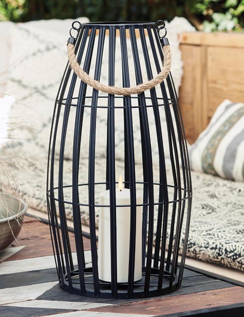 Outdoor lantern