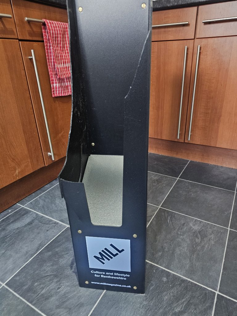 UK POS Magazine Stand